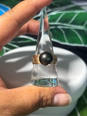 18 K Gold Filled Hawaiian Heir Band Ring with Black Tahitian Pearl